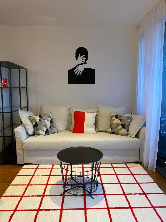 Cozy Red Bulldog Place In Apart-Complex/Pool ヴァルナ エクステリア 写真